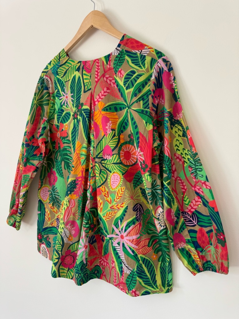 Vilagallo Tropical Floral Popover Blouse in Greens and Pinks, Size 10 - Picture 10 of 13